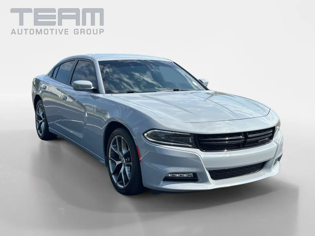 Used 2022 Gray Dodge SXT image 1
