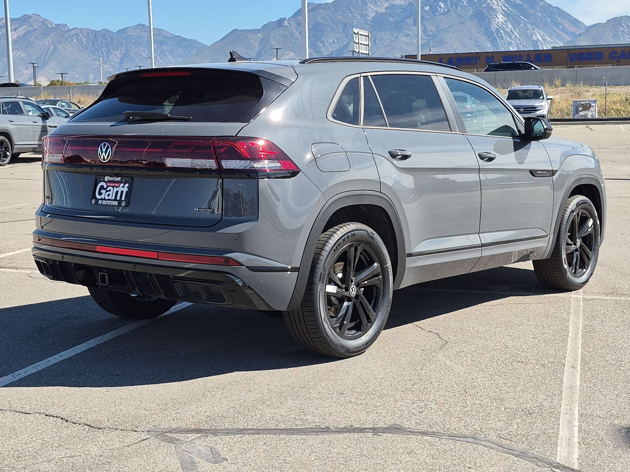 New 2026 Pure Gray Volkswagen 2.0T SEL R-Line Black image 3