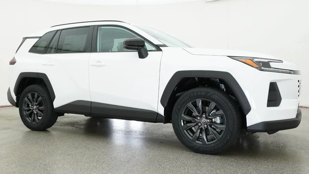 New 2026 Ice Cap Toyota XLE Premium image 11