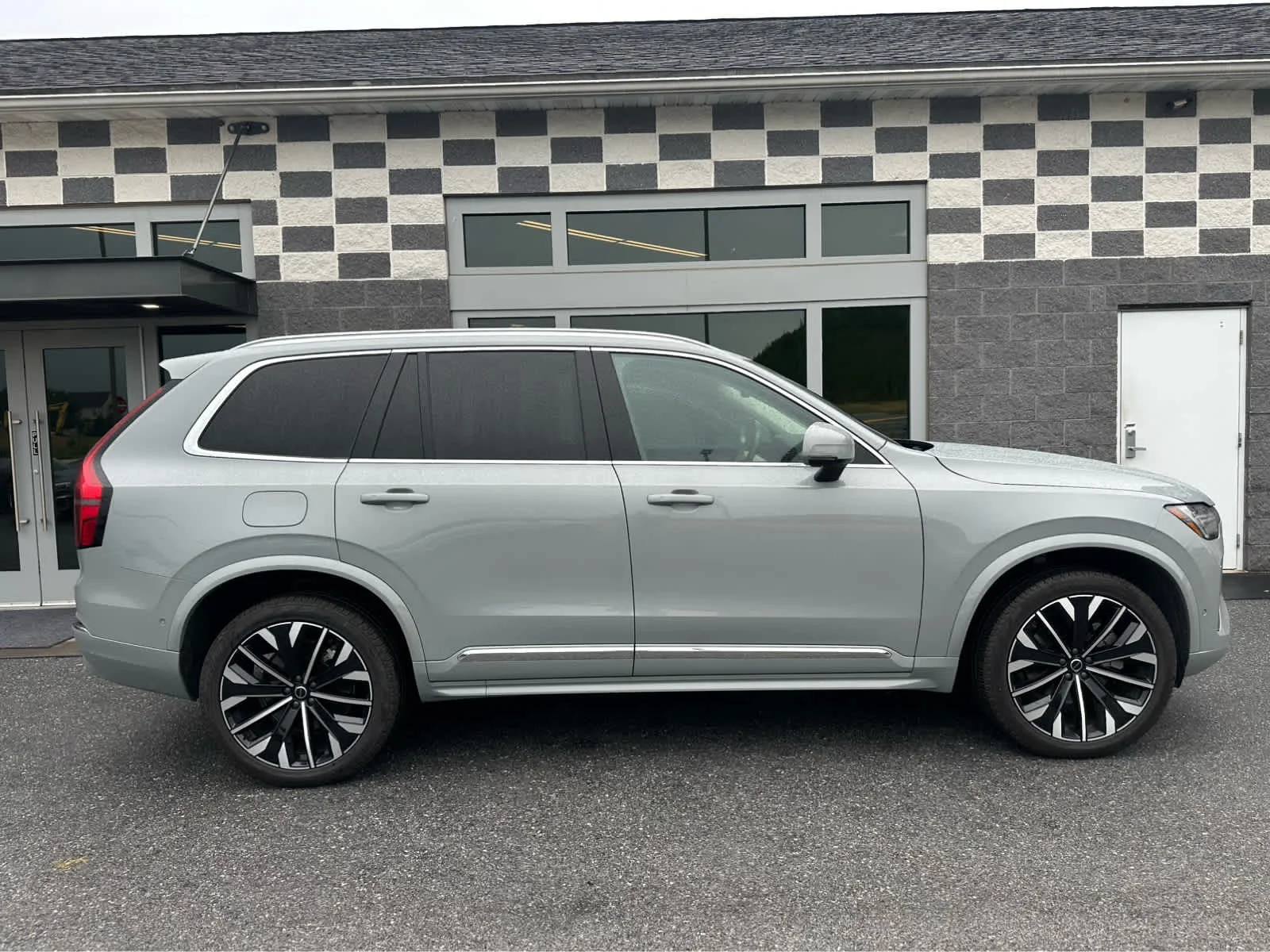 Used 2026 VAPOUR GREY Volvo Ultra image 8