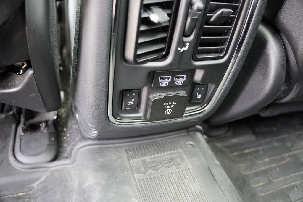 Used 2020 Diamond Black Crystal Pearlcoat Jeep Trailhawk image 4