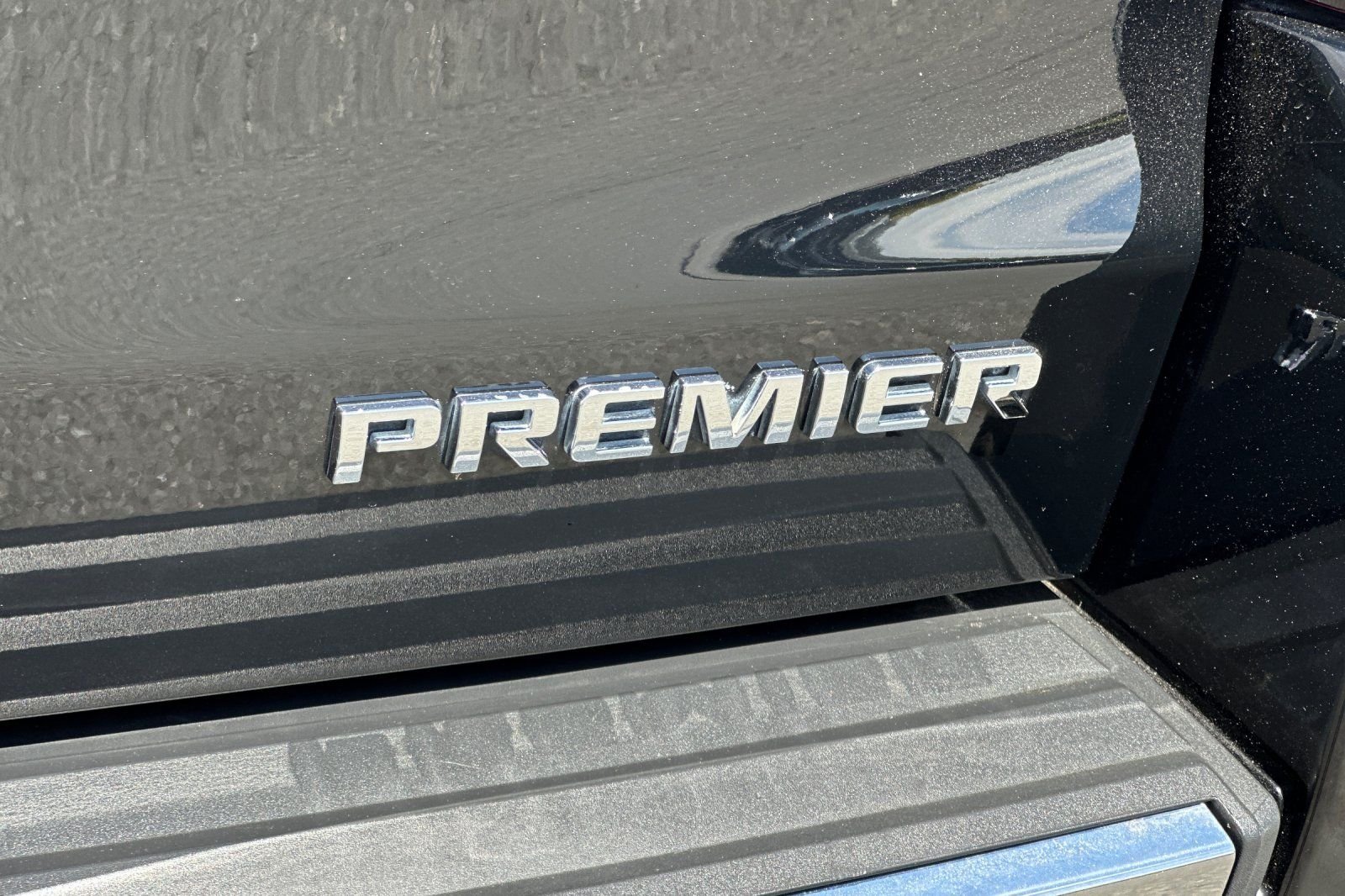 Used 2020 Black Chevrolet Premier image 29