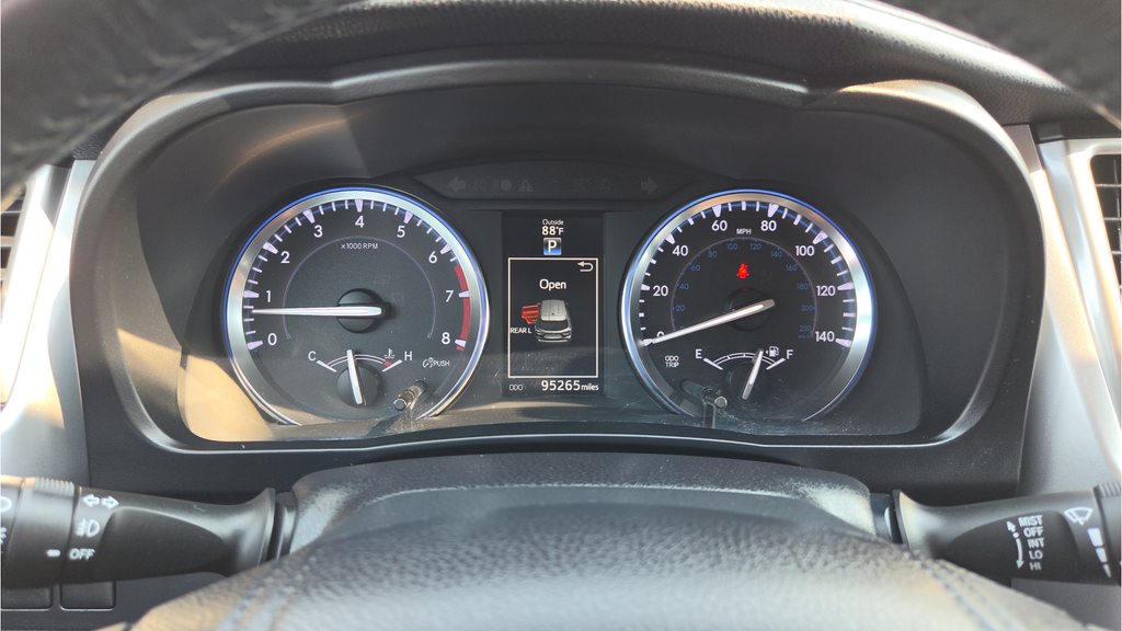 Used 2014 Silver Toyota XLE V6 image 28