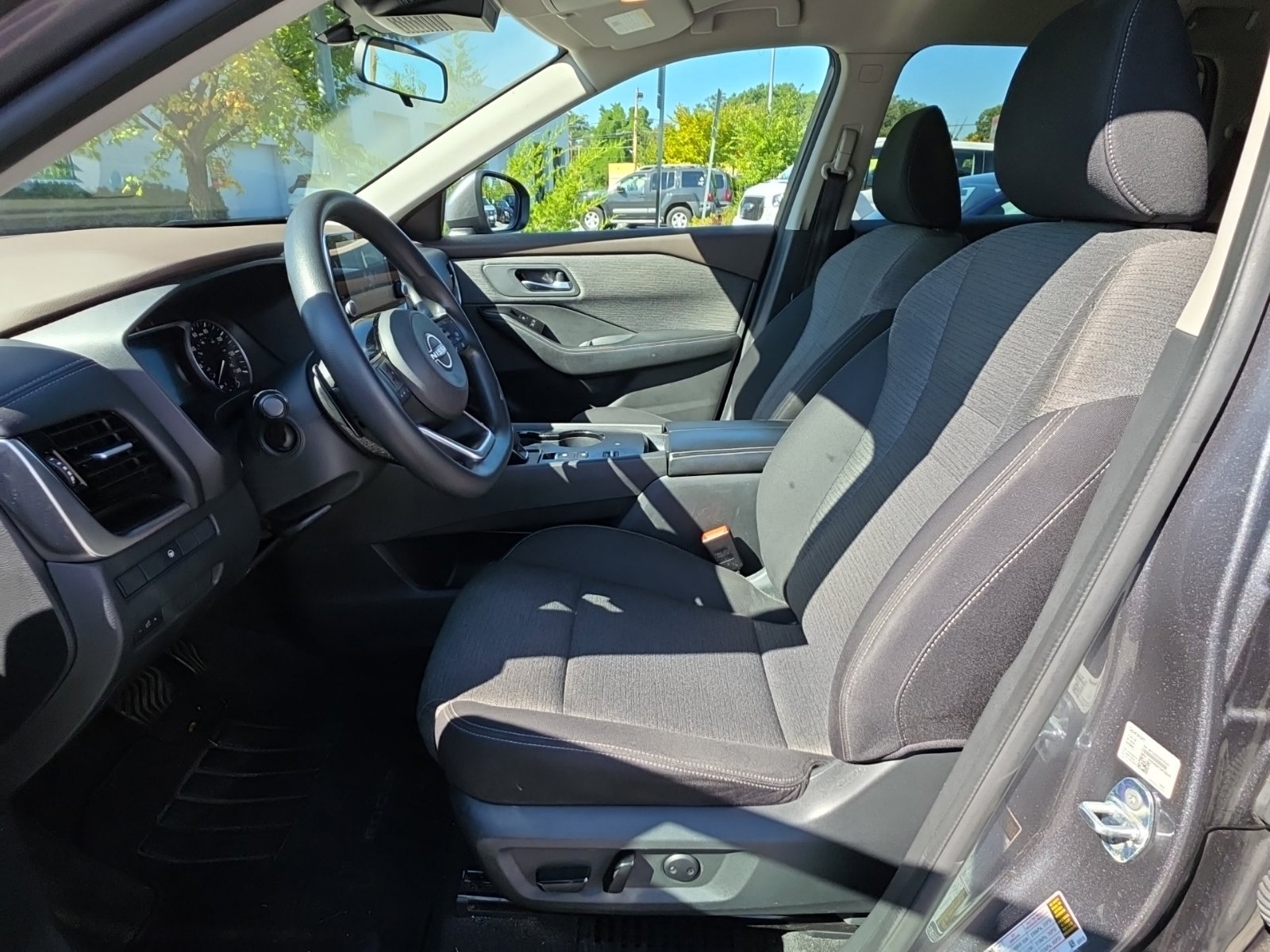 Used 2023 Gray Nissan SV image 8