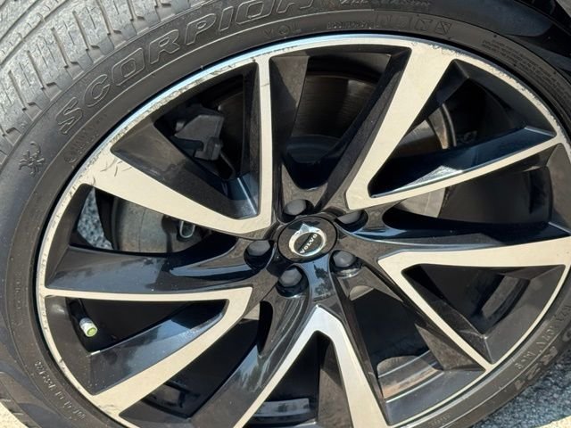 Used 2020 Black Volvo T6 Momentum image 12