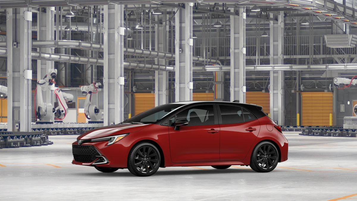 New 2026 Finish Line Red with Midnight Black Metallic roof Toyota XSE image 3