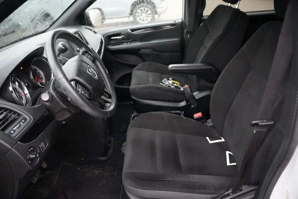 Used 2019 White Knuckle Clearcoat Dodge SE image 4