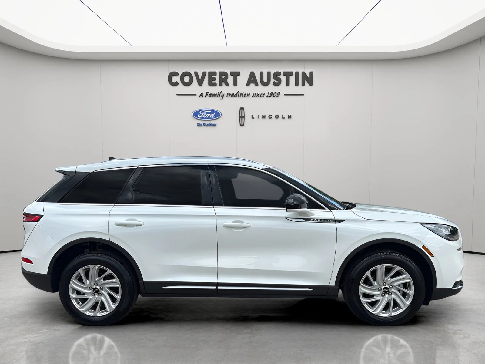 Used 2022 White Lincoln Standard image 6