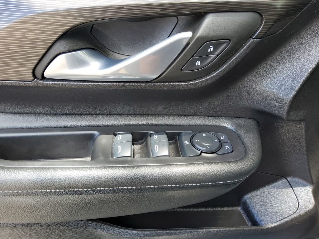 Used 2024 Silver GMC SLE image 12