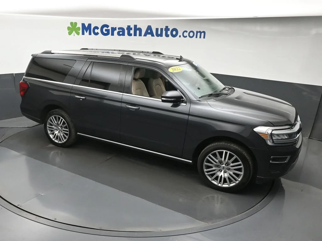 Used 2022  Ford Limited image 3