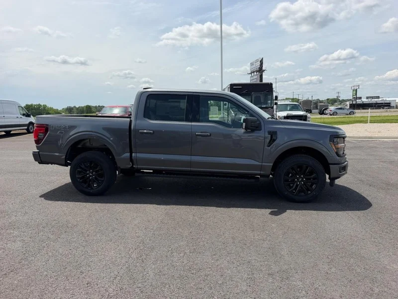 New 2026 Carbonized Gray Metallic Ford XLT image 4