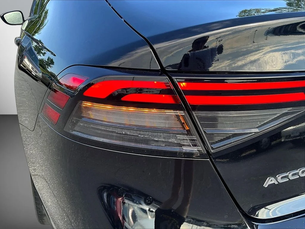 Used 2025 Crystal Black Pearl Honda SE image 24