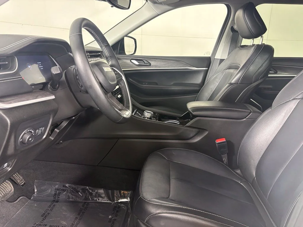 Used 2022 White Jeep Limited image 22