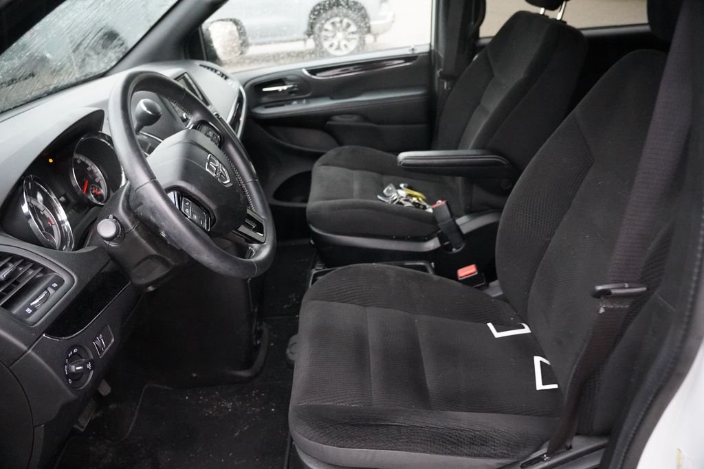 Used 2019 White Knuckle Clearcoat Dodge SE Plus image 4