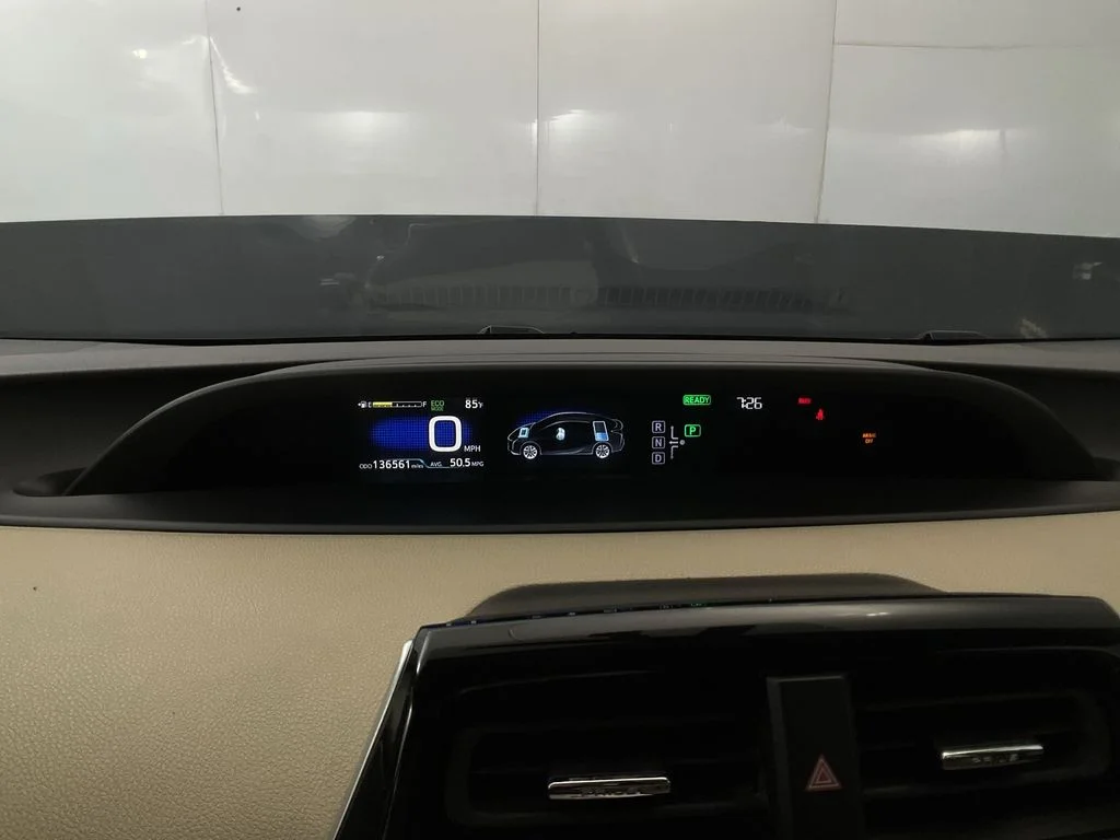 Used 2016 Blizzard Pearl Toyota Three image 27