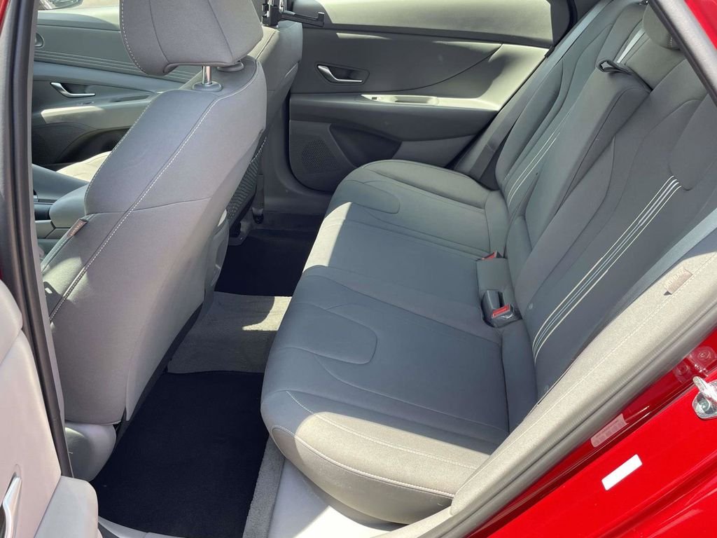 Used 2025 Red Hyundai SEL Convenience image 10