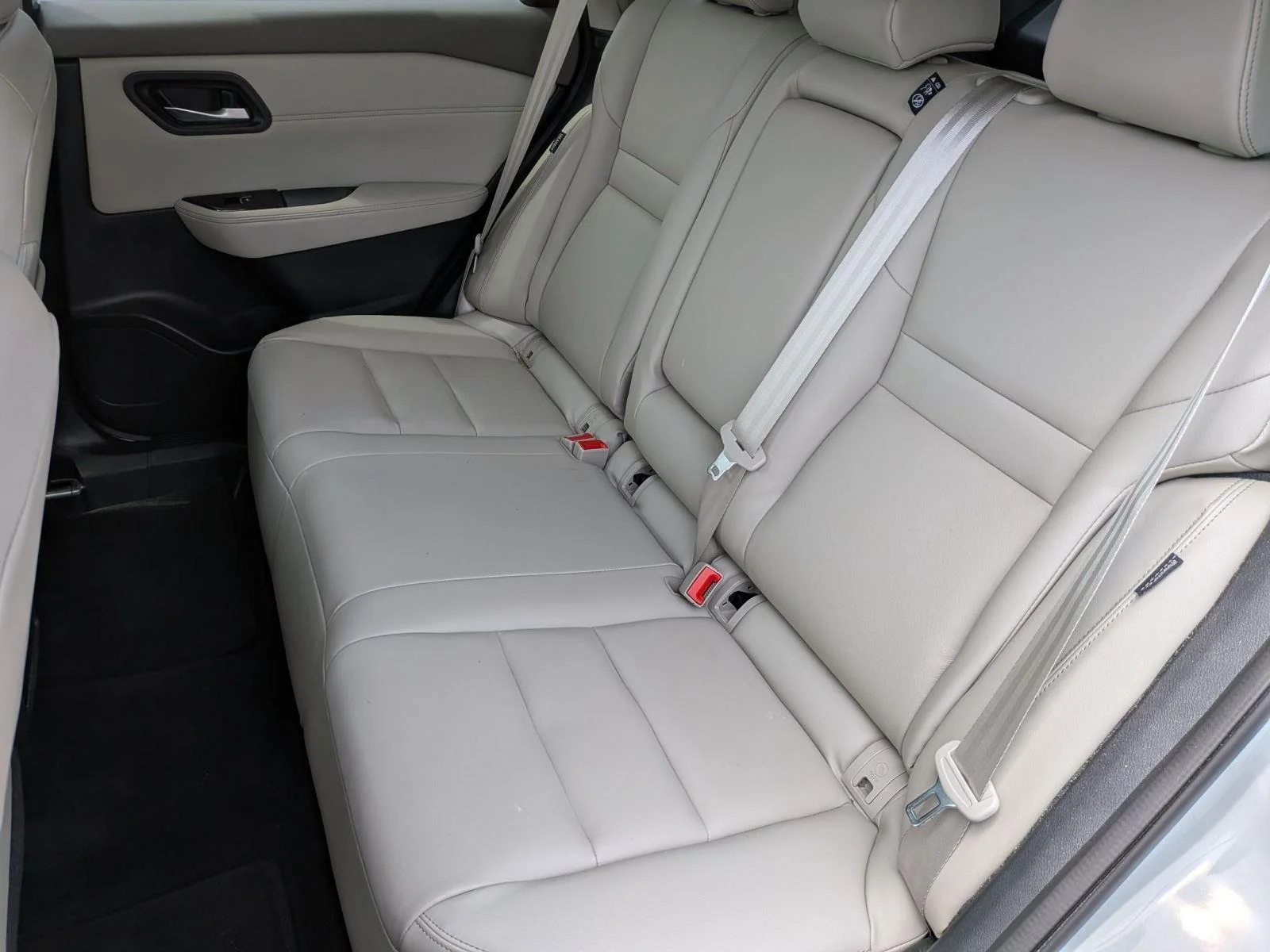 Used 2023 Pearl White Tricoat Nissan SL image 29