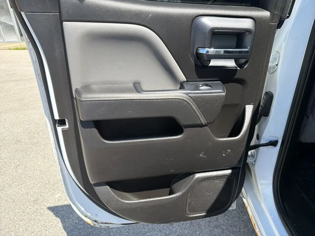 Used 2015 White GMC Base image 45