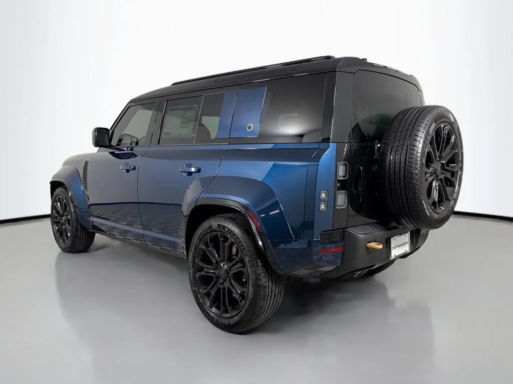 New 2026 Sargasso Blue Land Rover  OCTA image 7