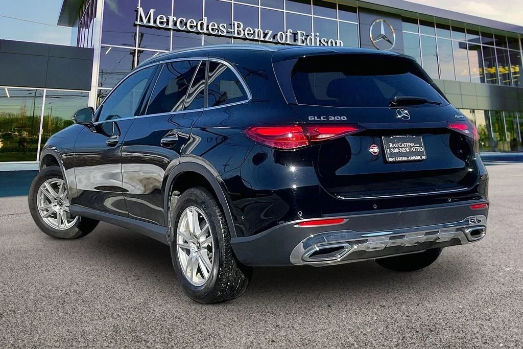 2023 Mercedes-Benz GLC GLC 300 - Photo 2