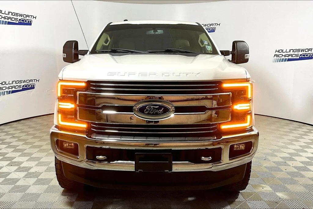 Certified Used 2018 White Platinum Clearcoat Metallic Ford Lariat image 2