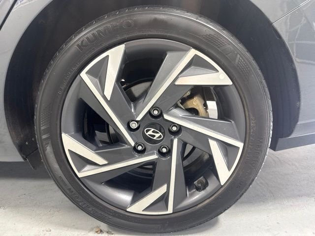 Used 2025 Gray Hyundai SEL Sport image 9