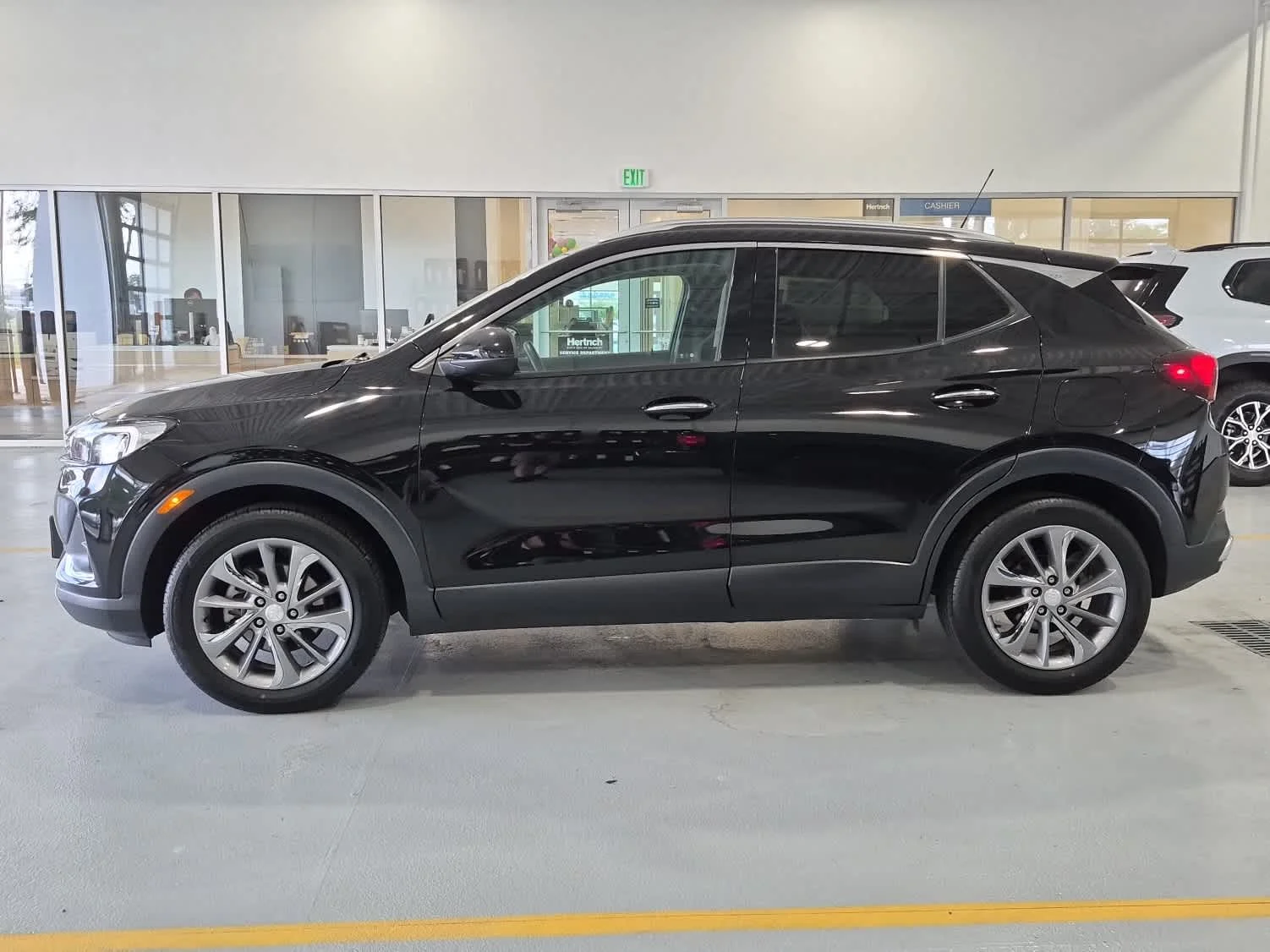 Used 2023 Ebony Twilight Metallic Buick Essence image 5