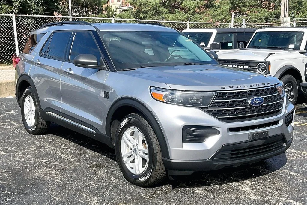 Certified Used 2023 Silver Metallic Ford XLT image 35