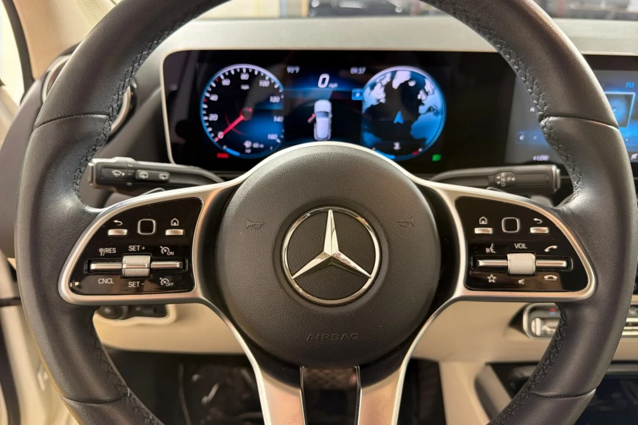 Used 2021 Polar White Mercedes-Benz GLA 250 image 21