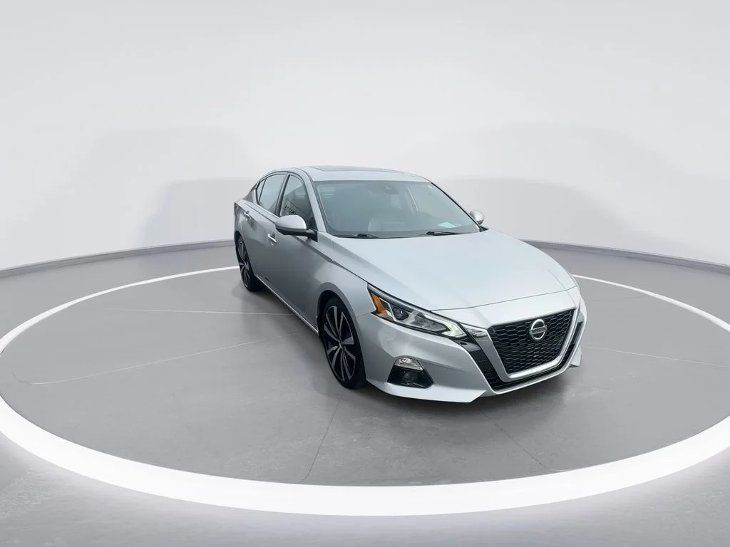 Used 2020 Silver Nissan 2.0 Platinum image 3