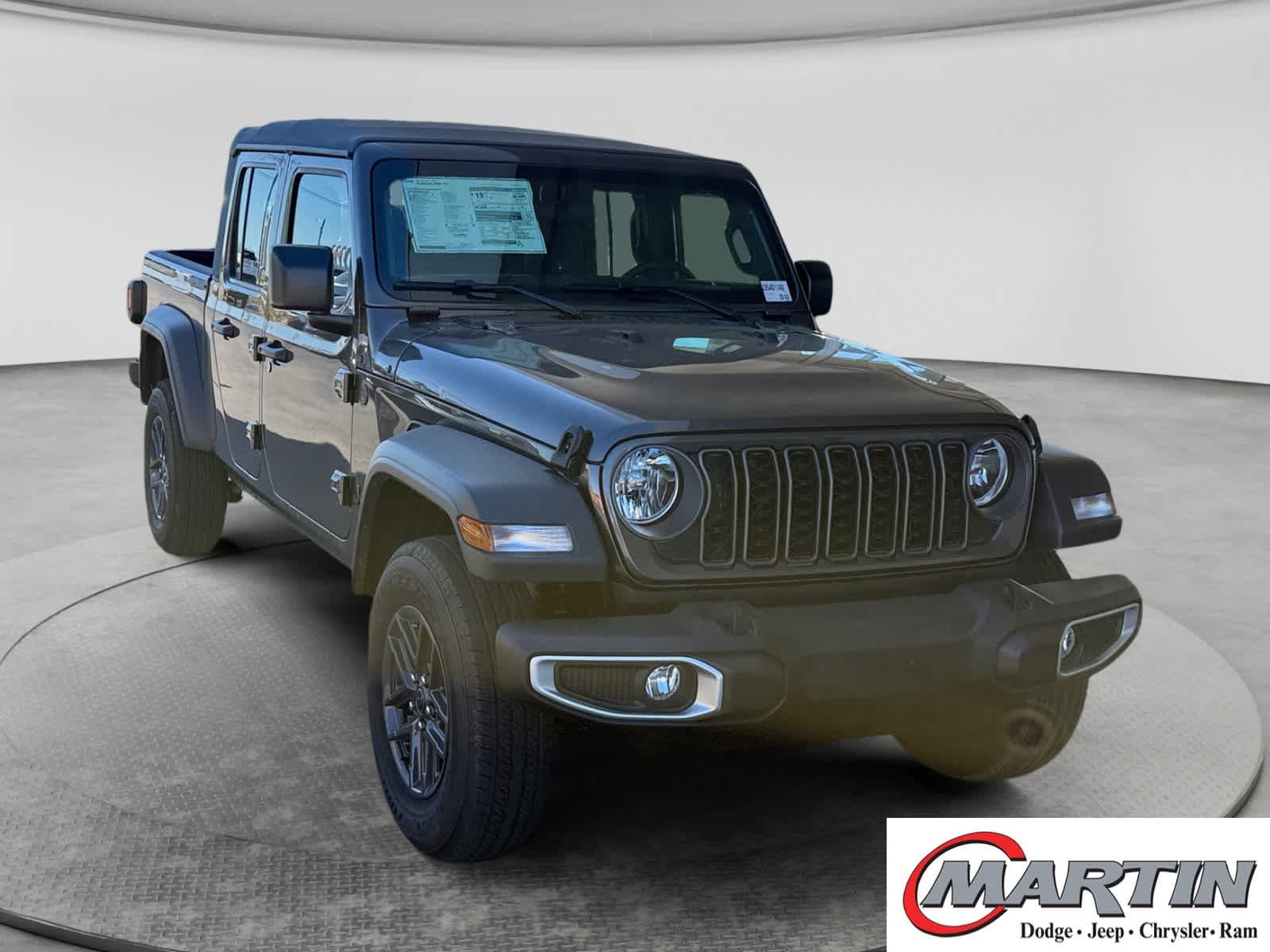 New 2026 Granite Crystal Metallic Clear-Coat Exterior Paint Jeep Sport image 3