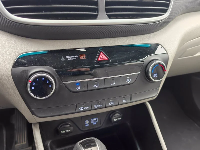 Used 2019 Silver Hyundai SE image 15