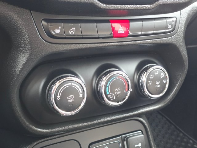 2016 Jeep Renegade 75th Anniversary Edition - Photo 31