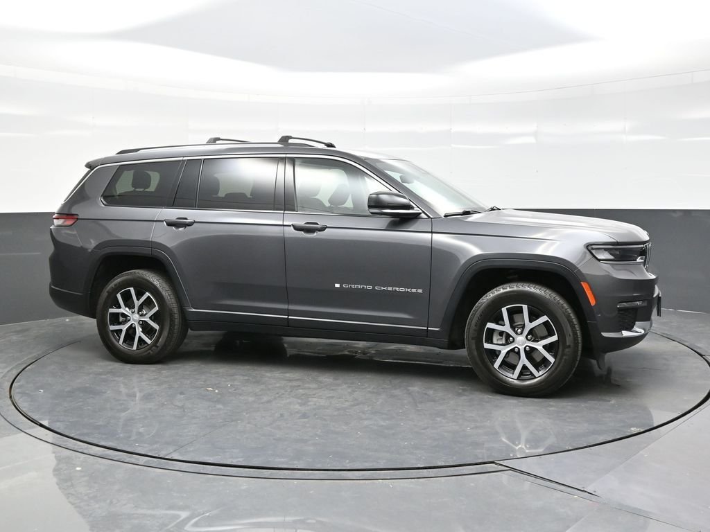 Used 2023 Gray Jeep Limited image 8