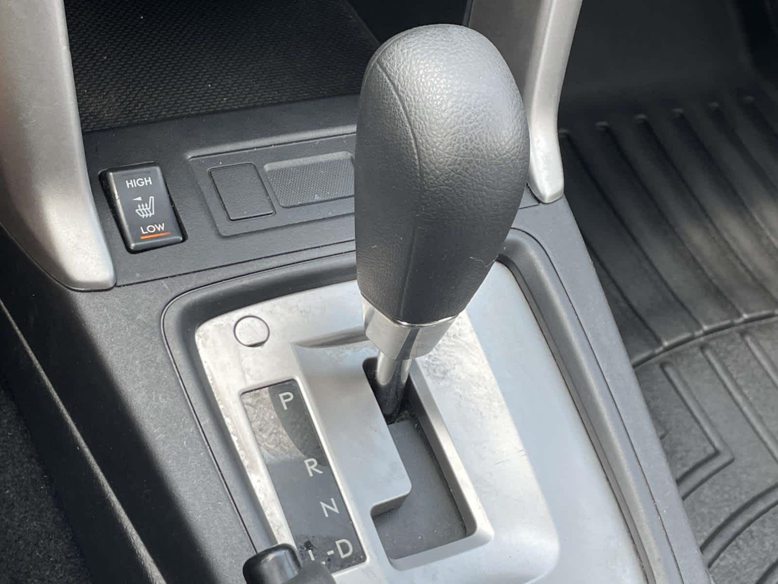 Used 2015 Dark Gray Metallic Subaru 2.5i Premium image 26