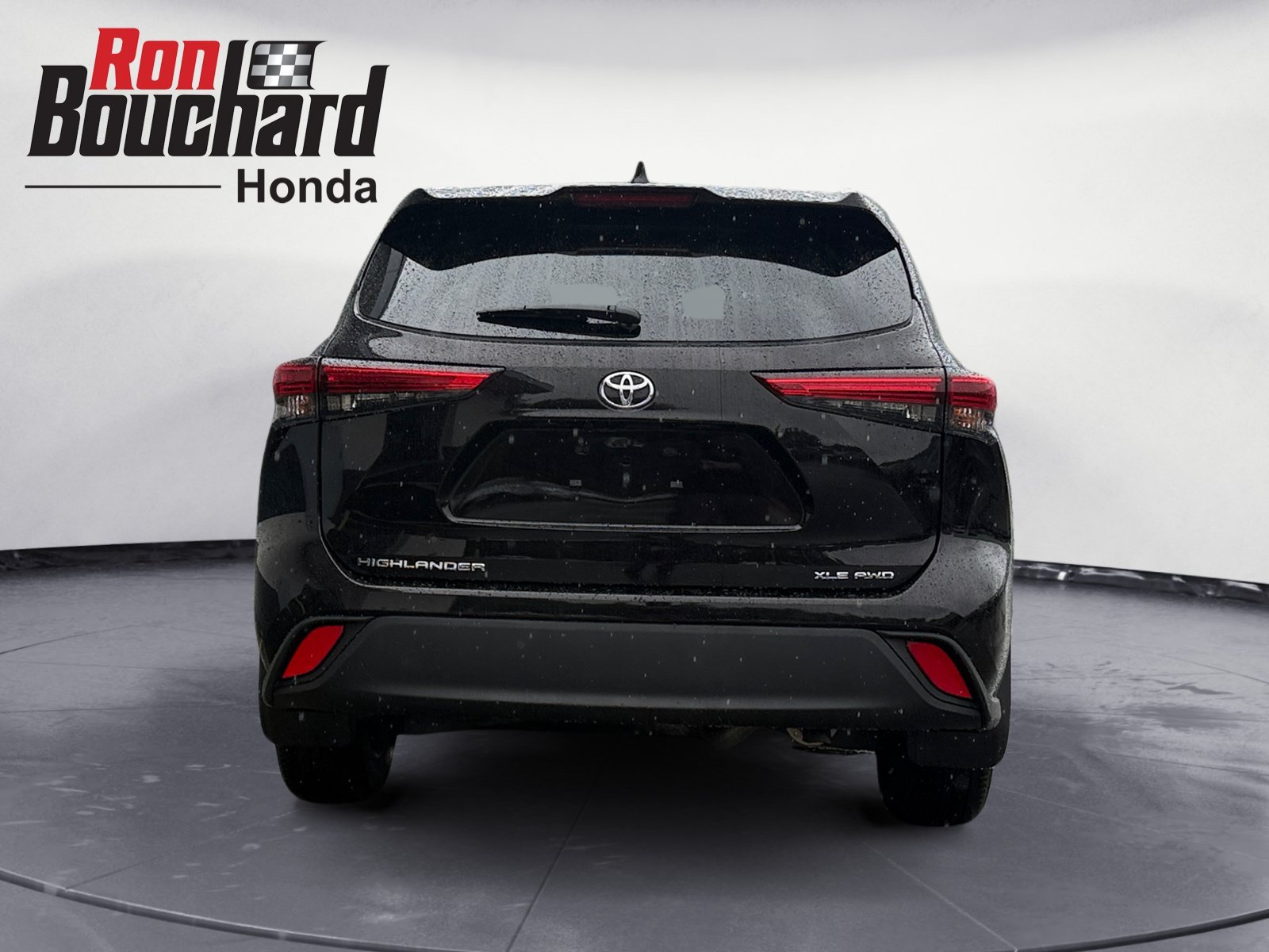 Used 2022 Amber Toyota XLE image 3