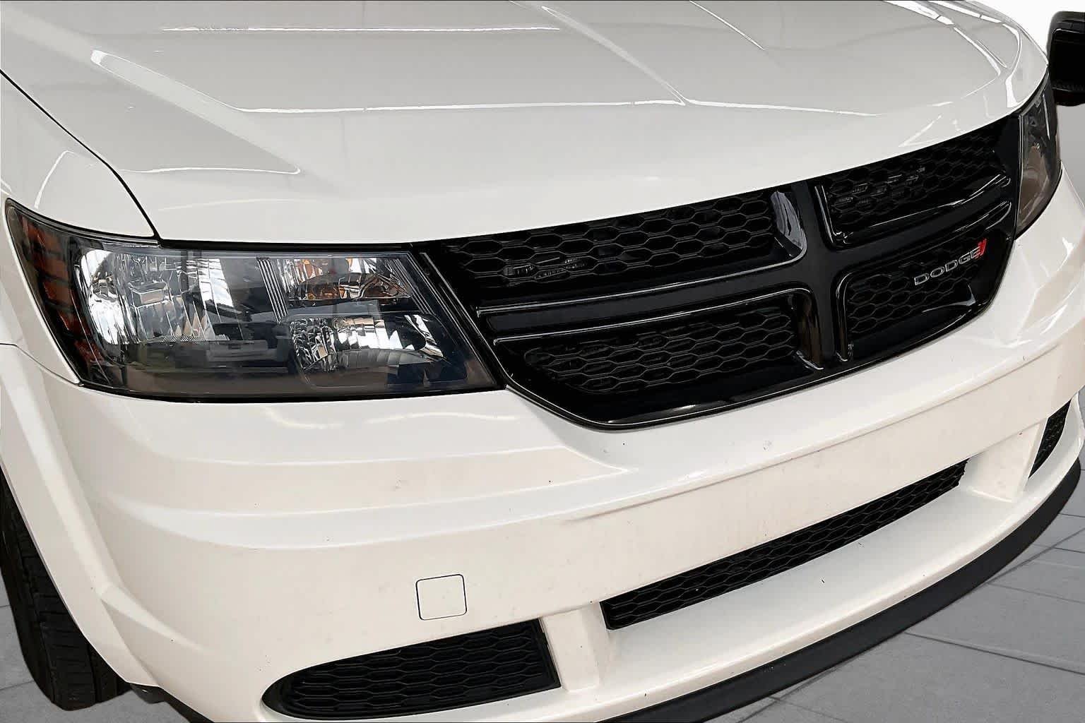 Used 2018 Vice White Dodge SE image 28