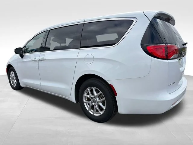 Used 2023 White Chrysler LX image 3