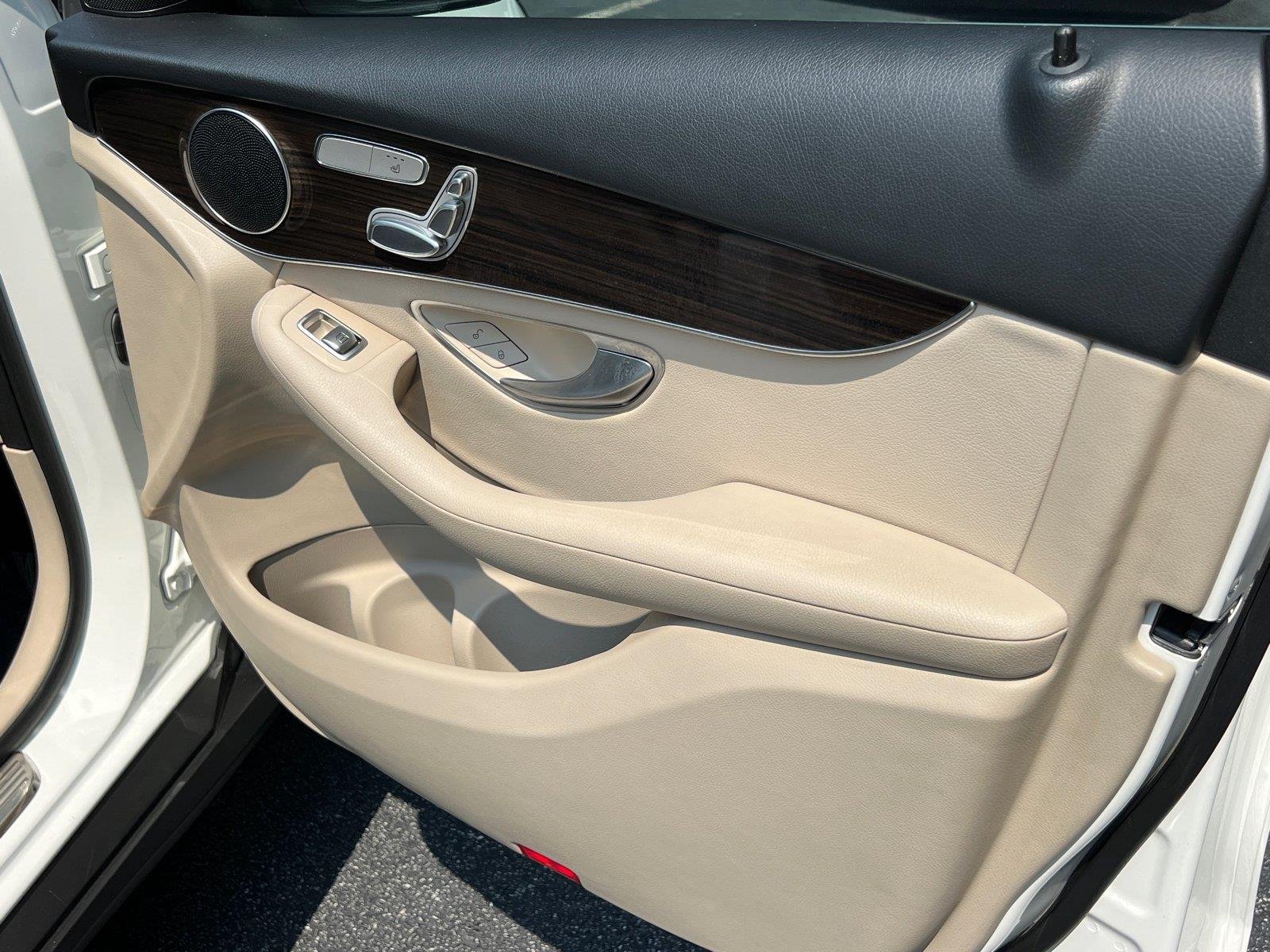 Used 2022 TAN Mercedes-Benz GLC 300 image 14