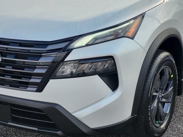 New 2026 Everest White Pearl TriCoat Nissan SV image 8