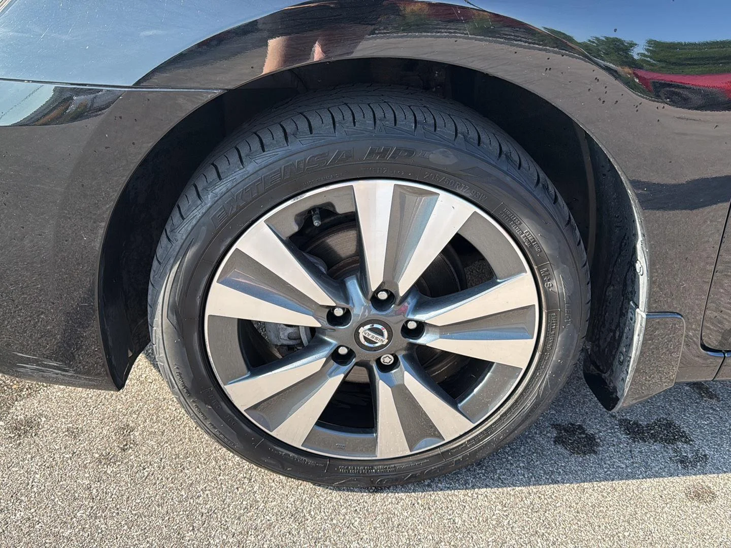 Used 2018 Super Black Nissan SL image 15