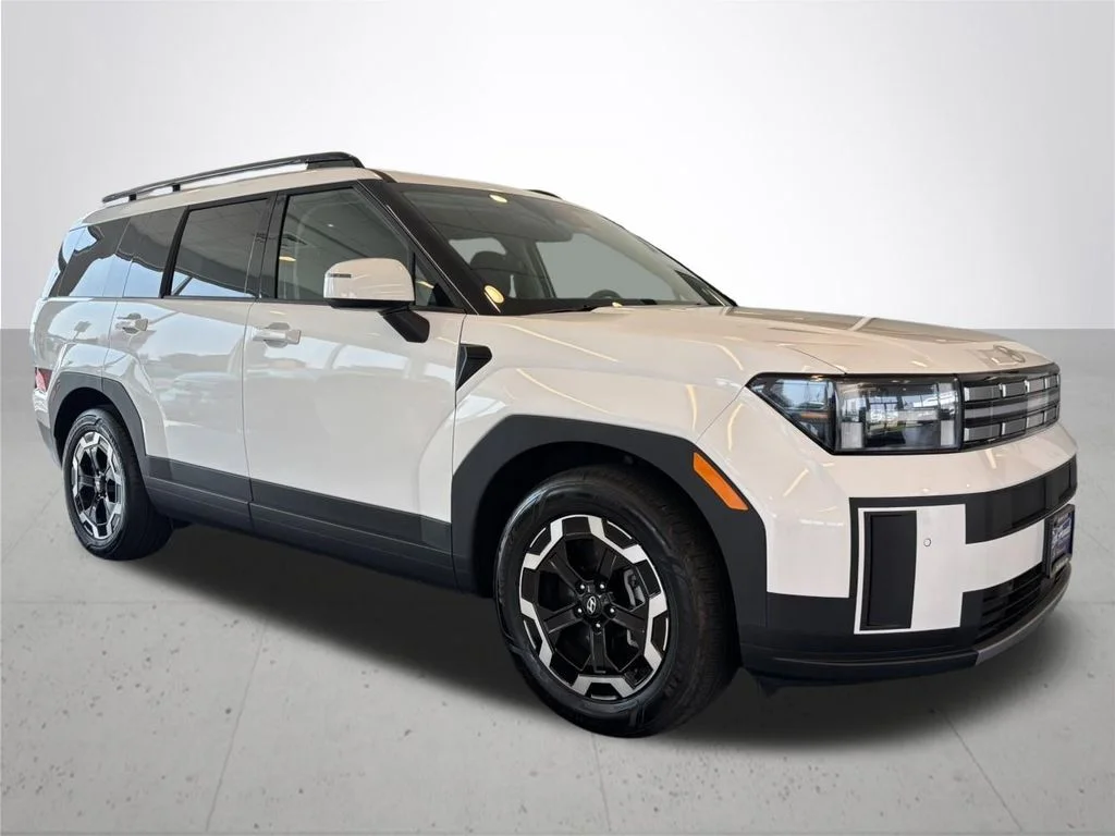Used 2025 White Hyundai SEL image 4