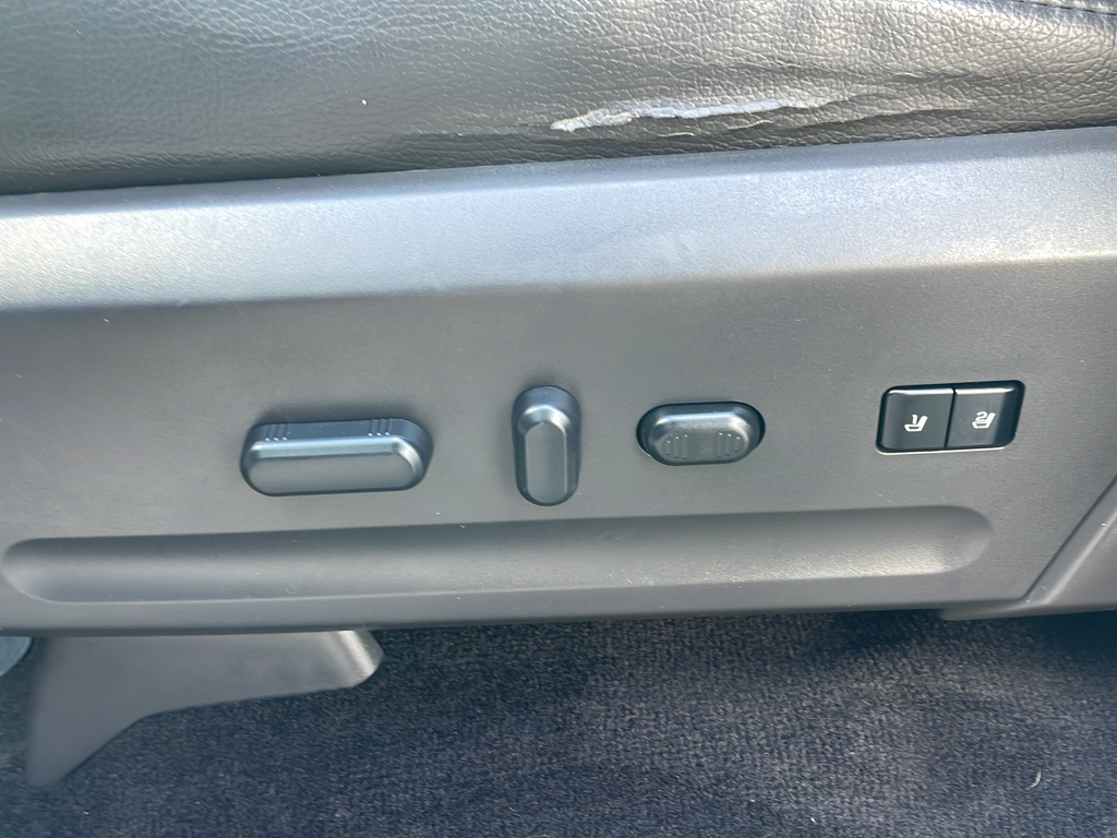 Used 2014 White Ford Limited image 33