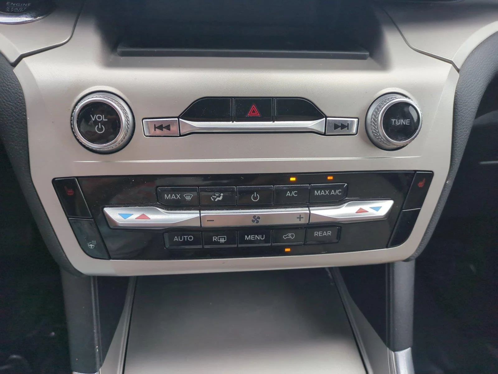 Used 2022 Oxford White Ford XLT image 28
