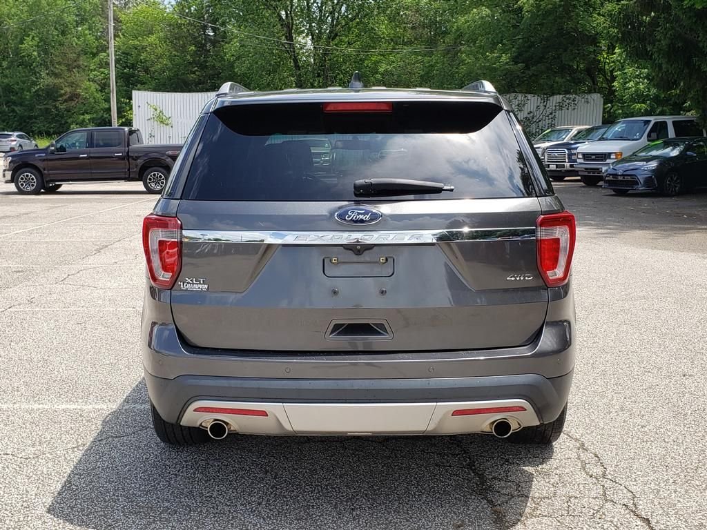 Used 2016 Magnetic Metallic Ford XLT image 6
