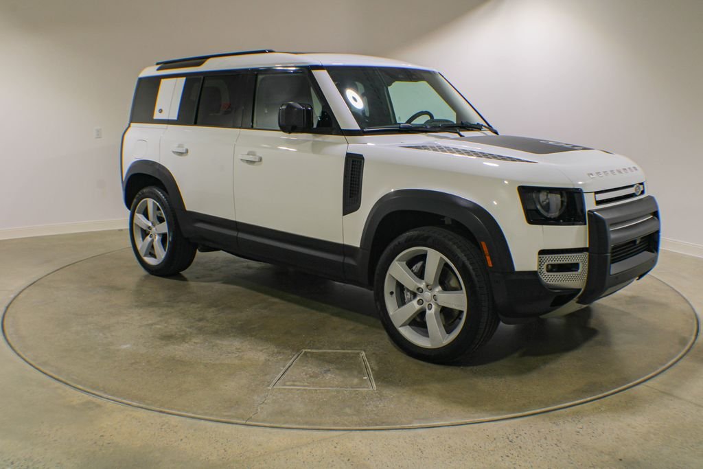 Used 2023 White Land Rover SE image 7