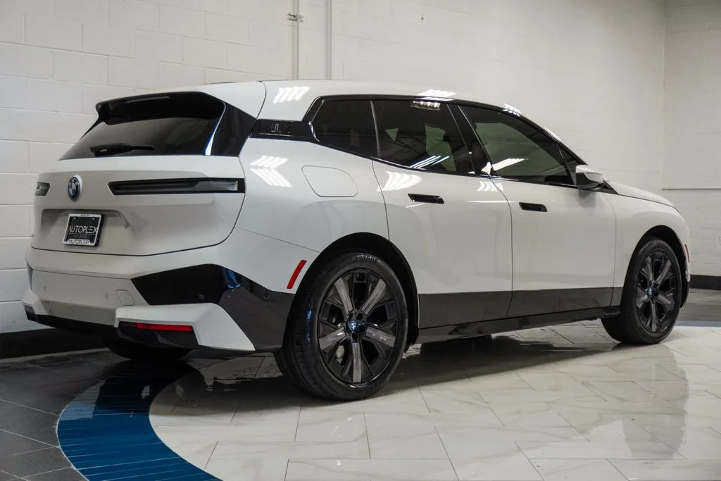 Used 2024 White BMW xDrive50 image 30