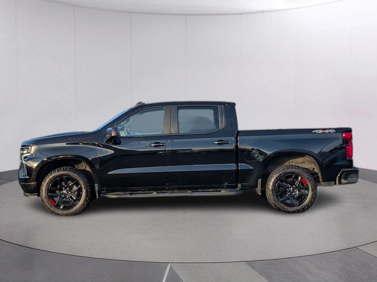 Used 2023 BLACK Chevrolet RST image 2