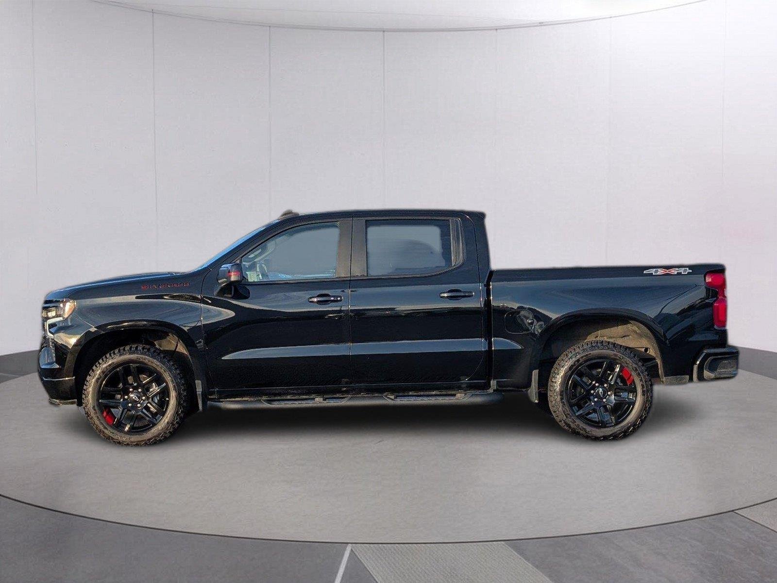 Used 2023 BLACK Chevrolet RST image 2