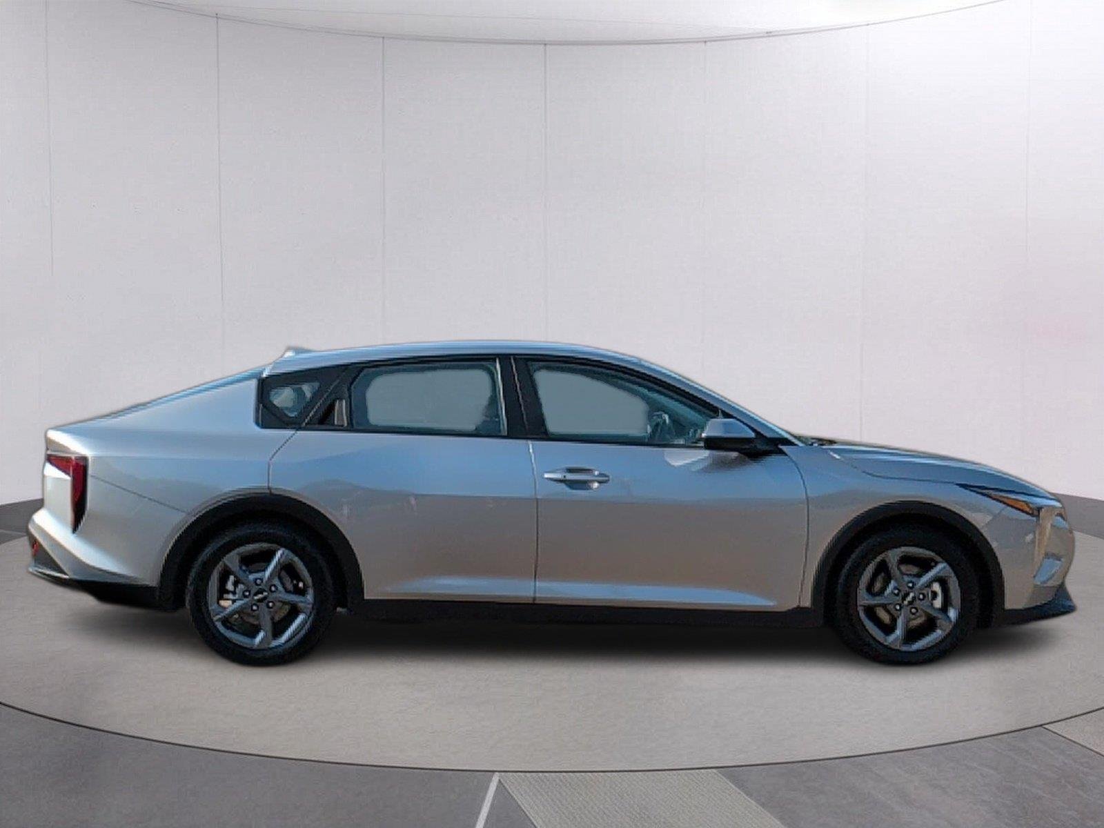 Used 2025 Steel Gray Kia LXS image 7
